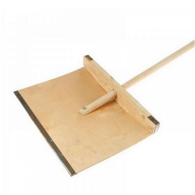 Лопата снеговая фанерная 380*380мм с черенком